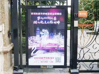 人行通道广告门案例