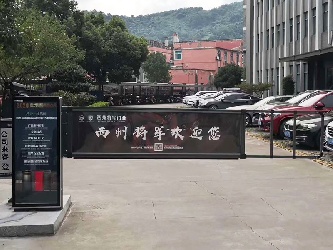 灯箱广告道闸案例