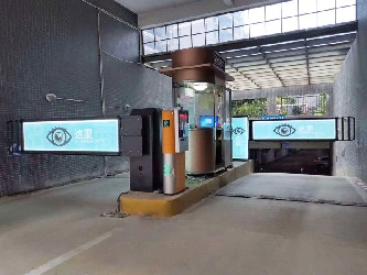 灯箱广告道闸案例